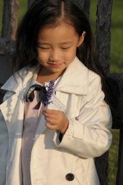 佳佳范爷资料,璀璨星途，魅力四射的影视女神